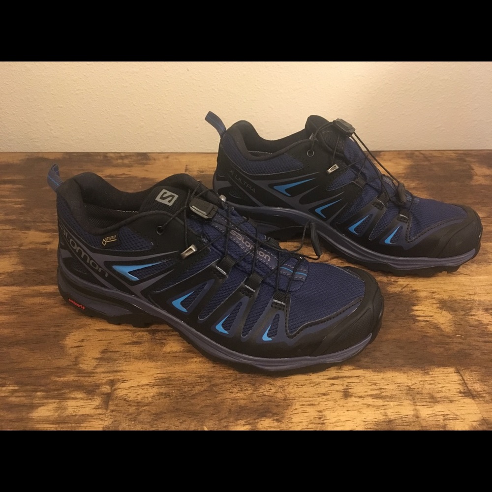 Brand New Women’s Salomon Hiking Shoe size 7.5